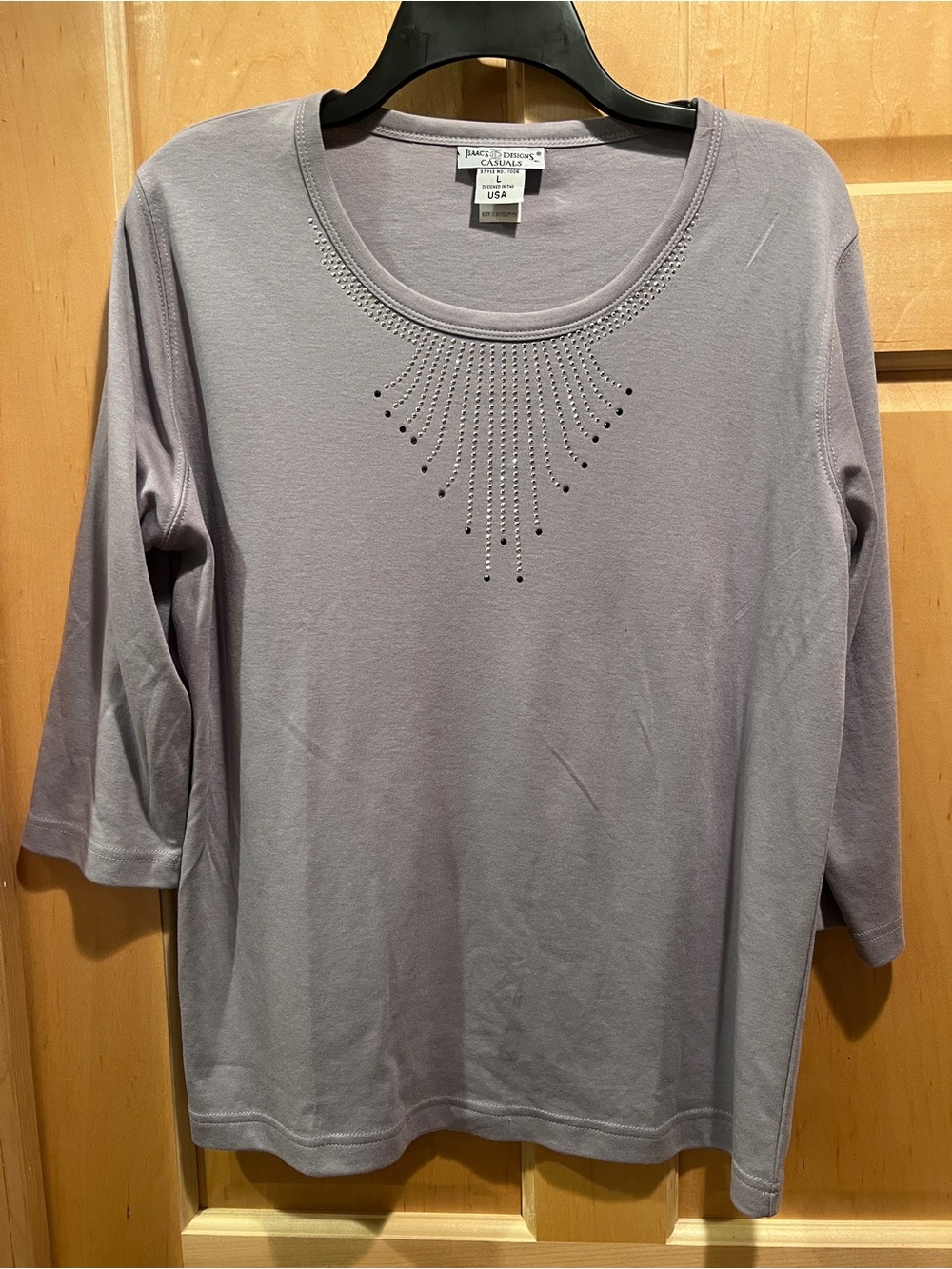 Isaac Designs Women’s Gray Jeweled Neckline 3/4 Sleeve Pullover Top L